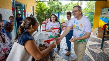 Agrosolidário realiza ação de natal na instituição Obras Sociais Mãe Zeferina